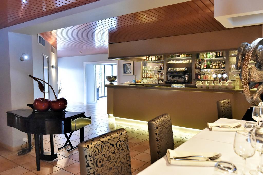 Hotel Le Domaine Des Oliviers Pierrelatte Exterior foto