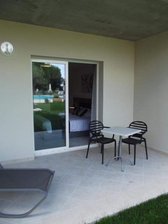 Hotel Le Domaine Des Oliviers Pierrelatte Exterior foto