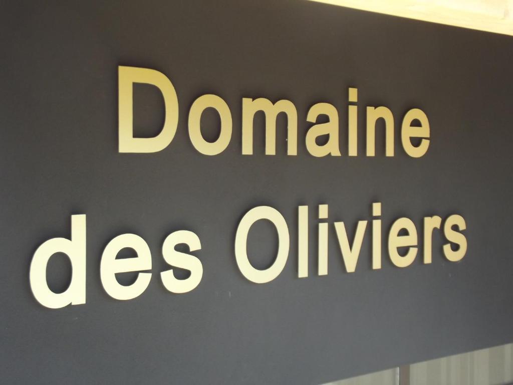 Hotel Le Domaine Des Oliviers Pierrelatte Exterior foto