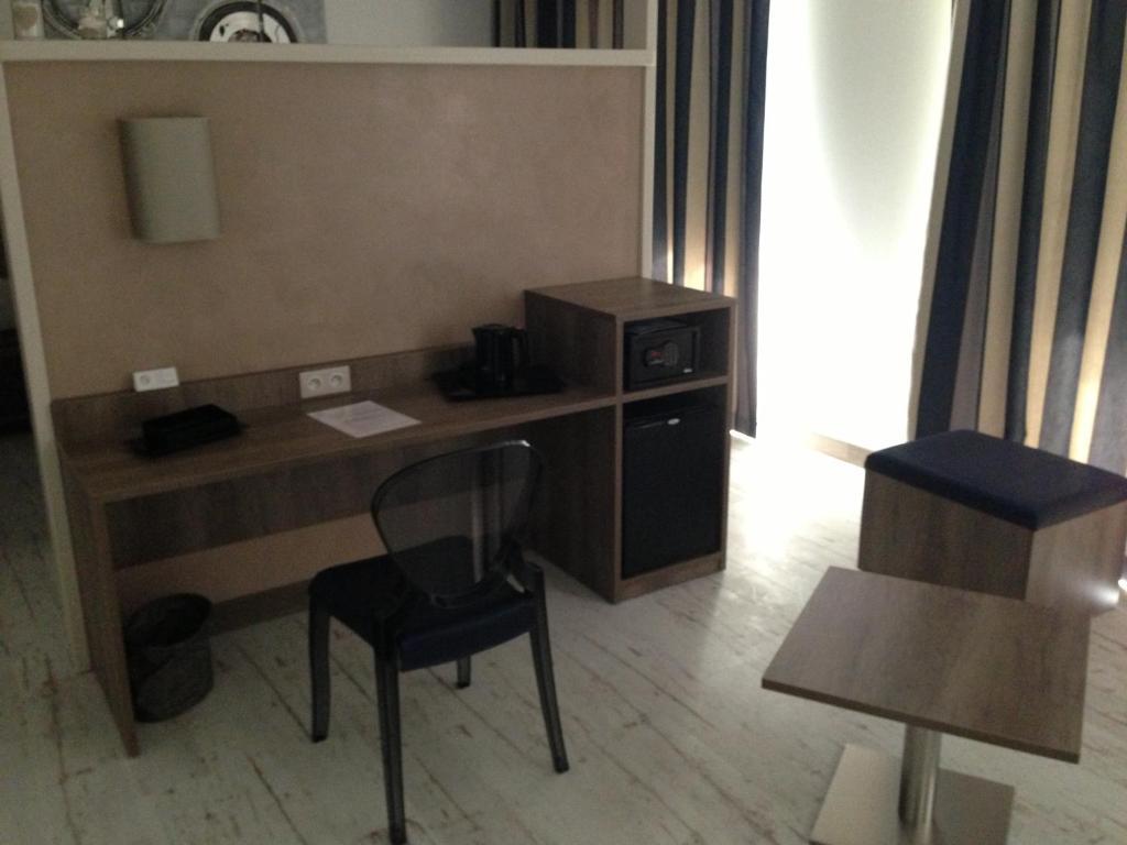 Hotel Le Domaine Des Oliviers Pierrelatte Habitación foto