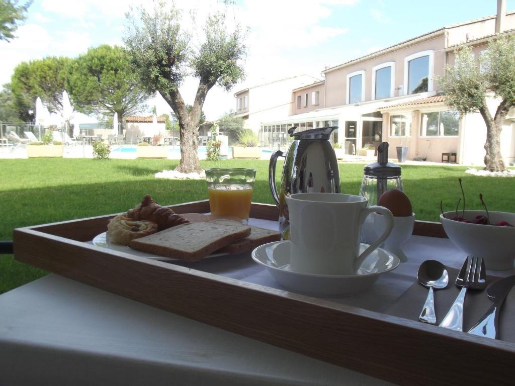 Hotel Le Domaine Des Oliviers Pierrelatte Exterior foto
