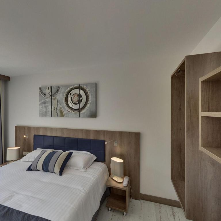 Hotel Le Domaine Des Oliviers Pierrelatte Habitación foto