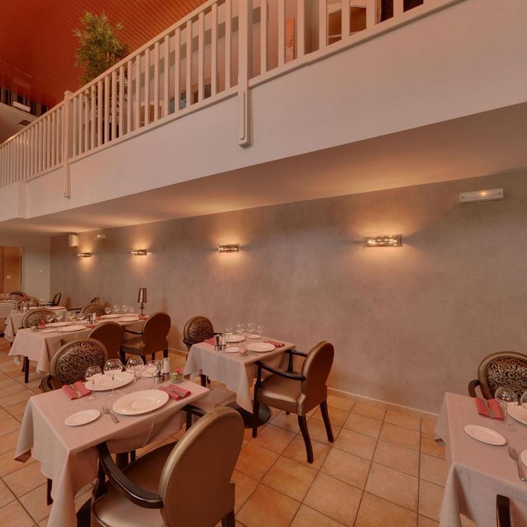 Hotel Le Domaine Des Oliviers Pierrelatte Exterior foto