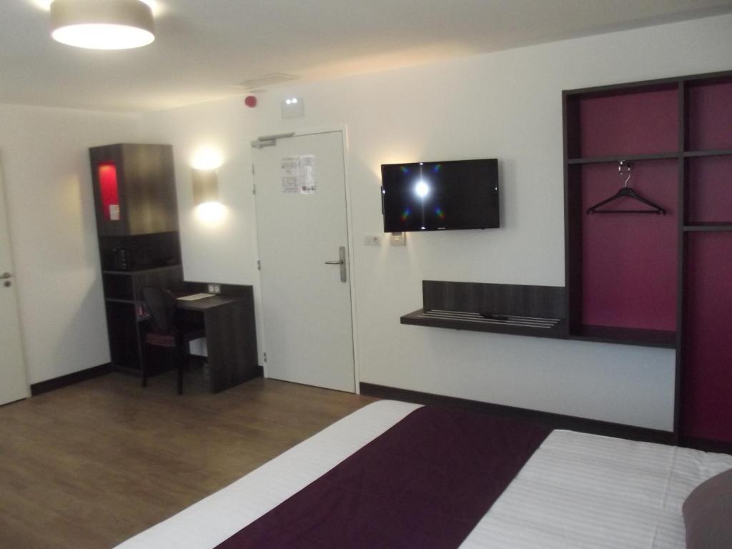 Hotel Le Domaine Des Oliviers Pierrelatte Habitación foto